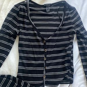 Long thin sleeve crew neck top